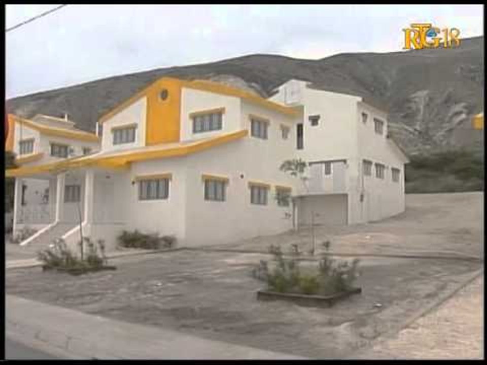 Président Martelly participe à la remise des  clés de logements pour les policiers à ONA-Ville.