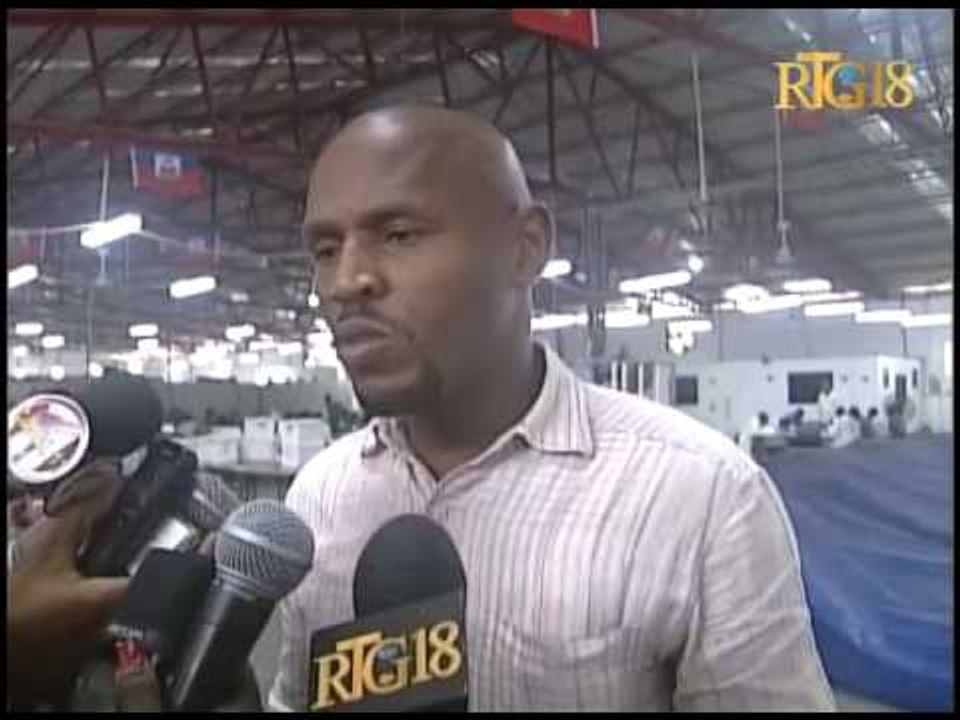 Centre de tabulation des votes / Travail de vérification.