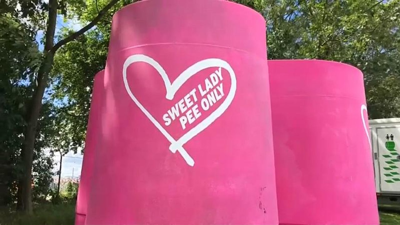 Statt Schlange stehen: Das rosarote Festival-Urinal für Frauen