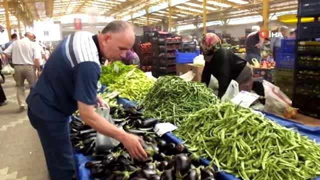 Pazarda kurulan serinletme sisteminden hem pazarcılar hemde vatandaşlar memnun