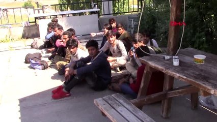 Sivas'ta Afganistan ve Pakistan uyruklu 15 kaçak yakalandı