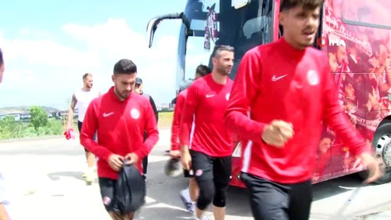 (Özel haber) Bülent Korkmaz: "Transfer çalışmalarımız şu anda iyi gidiyor"