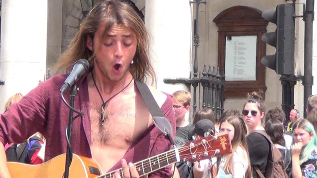 Buskers rock at Trafalgar Square, Covent Garden, Piccadilly Circus, London 1, ENGLAND 2, 1 Jul 19