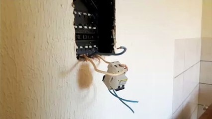 Janela e fiações são furtadas em apartamento no Conjunto Riviera