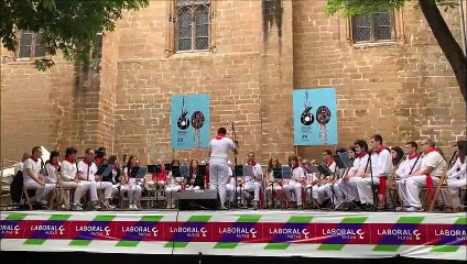 El aniversario del Alarde de Txistularis ha sonado así en la plazuela de San José