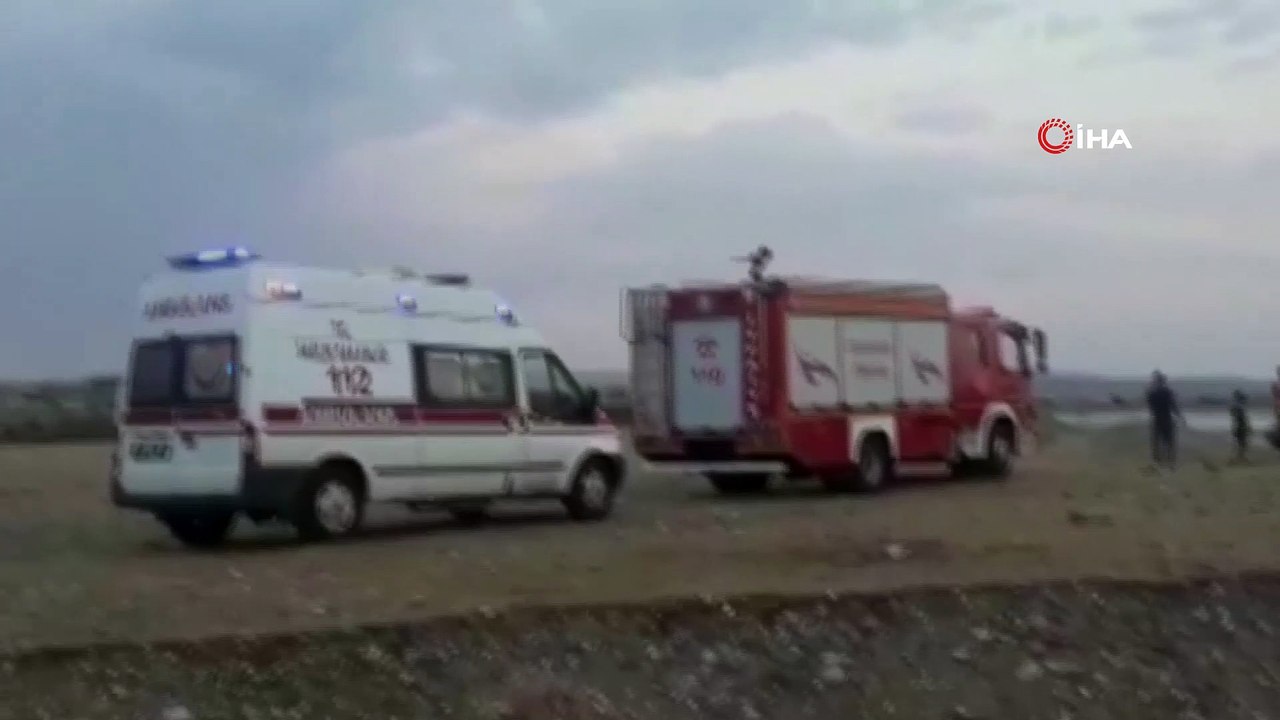 Baraj kapakları açılınca çayda mahsur kaldılar