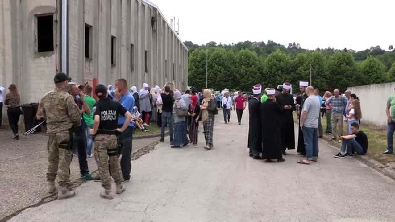 Srebrenitsalı 33 kurbanın cenazesi Potoçari'ye ulaştı