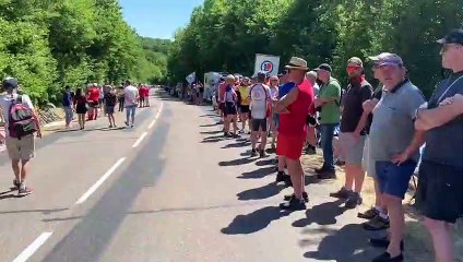 Le passage des coureurs au sommet de la côte de Maron