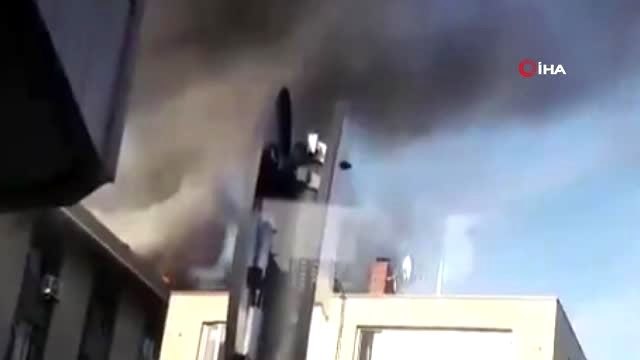 Şişli'de izolasyon yapılan çatı alev alev yandı