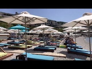 Turistet qe trembi kriza politike