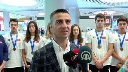 Genç yüzücüler yurda döndü