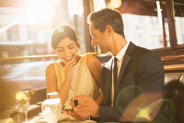 7 Things You Should Know Before Proposing to Someone in a Restaurant