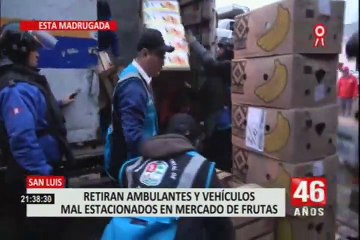 Download Video: San Luis: desalojan a ambulantes de los alrededores del mercado de frutas