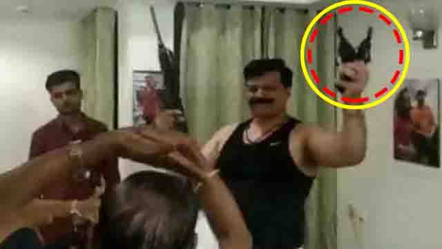 BJP MLA Pranav Singh Champion का तमंचे पर डिस्को करते VIDEO VIRAL | वनइंडिया हिंदी