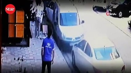 Kadın ve iki çocuğun saniyelerle kurtulduğu kaza kamerada