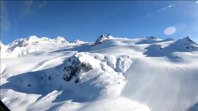 Difunden las imágenes del impactante choque de un helicóptero y una avioneta en pleno vuelo