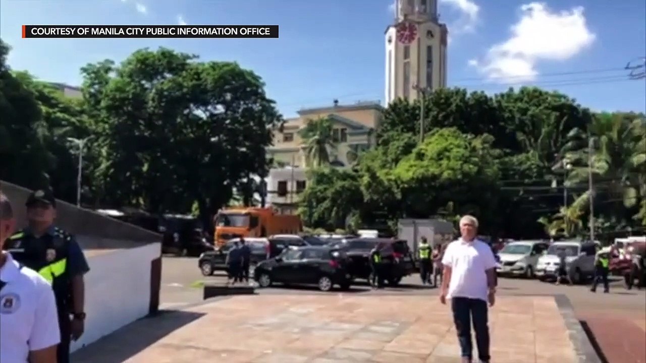 Isko Moreno inspects the Bonifacio Monument