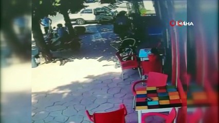 Yaşlı adam engelli aracı ile kafeye böyle daldı