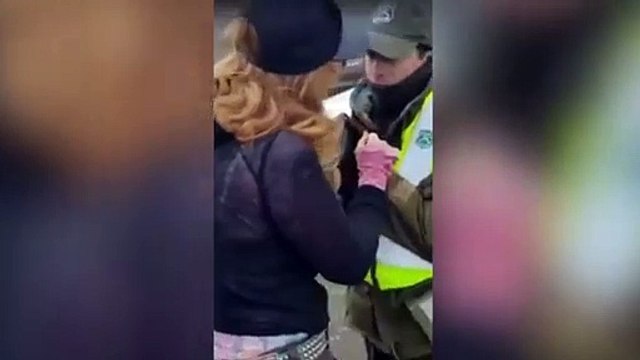Actriz chilena se pelea con la policía y su argumento se hace viral