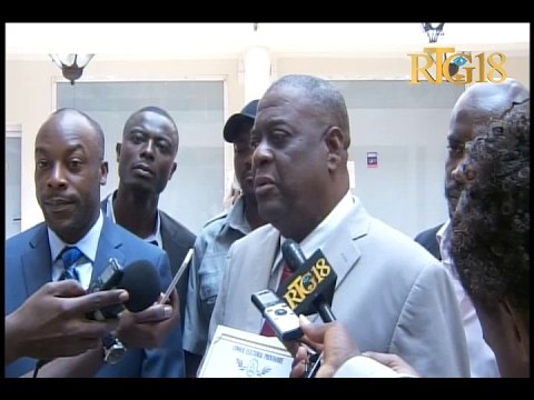 Des sénateurs élus récupèrent leurs certificats au CEP