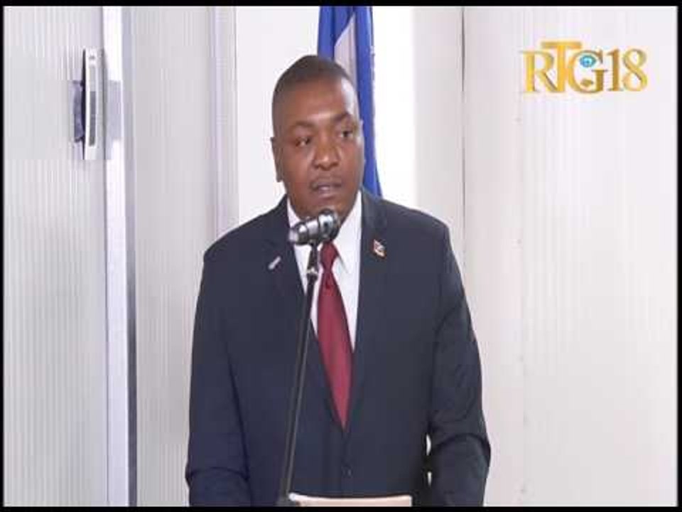 Daniel Denis , Dir. général du Ministère de Commerce et de l'Industrie / Installation