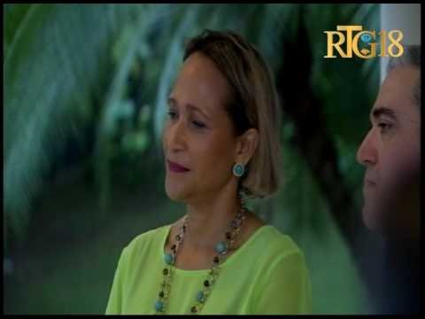 Insigne de chevalier dans l'ordre national de la légion d'honneur à Arielle J. Villedrouin.