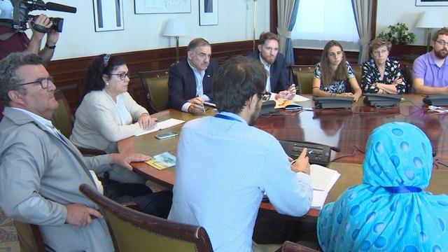 Podemos se reúne con un grupo de jóvenes saharauis