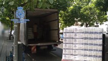 Policía Nacional reparte alimentos con la asociación Tres Barrios