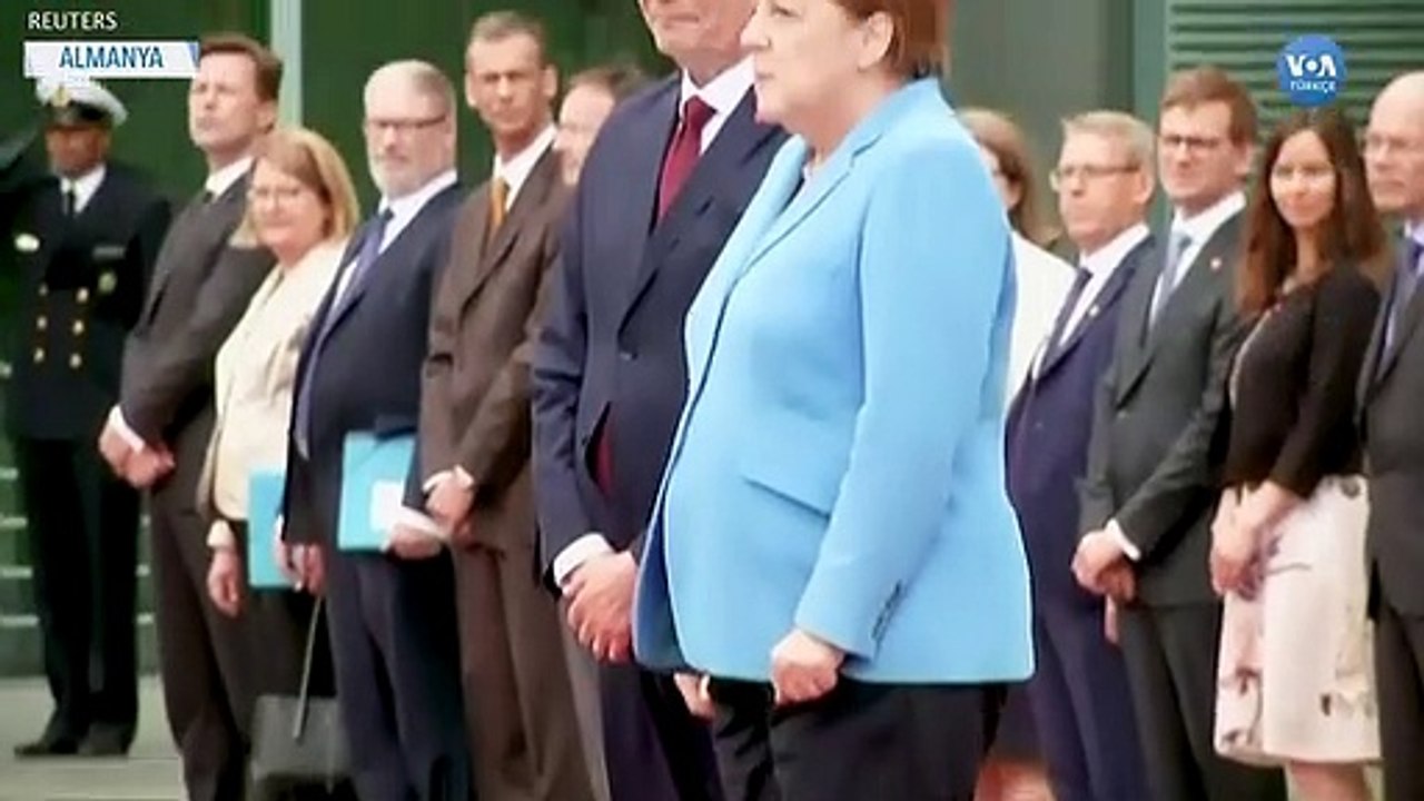 Merkel Yeniden Titreme Nöbeti Geçirdi
