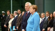 Angela Merkel vuelve a sufrir temblores en un acto oficial