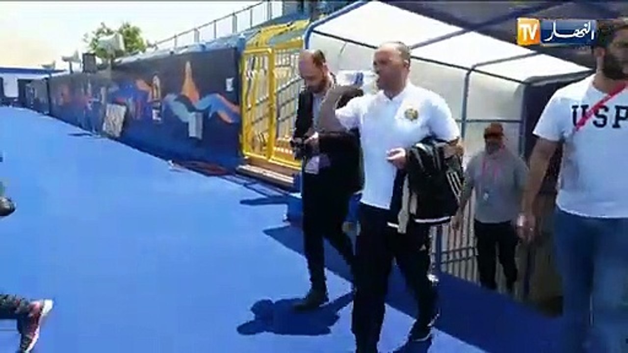 CIV-ALG : Belmadi inspecte la pelouse de Suez