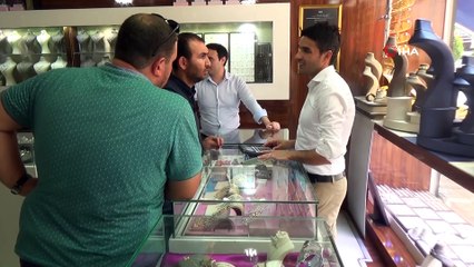 Telefon dolandırıcılarının oyunu ‘kağıt kalemle’ bozuldu... O anlar kamerada