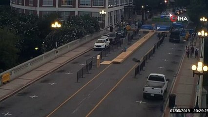 Şoföre yılan attı, aracını çaldı