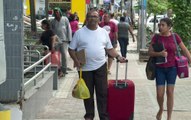 Sem ter onde morar e em busca de emprego, homem dorme no Aeroporto do Recife há sete anos