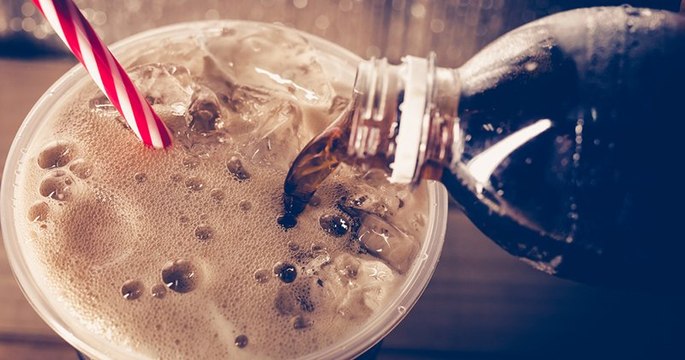 Boire une canette de soda par jour est nocif pour le foie !