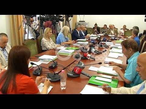 RTV Ora - Fuga “hedh poshtë” projektligjin për Akademinë e Shkencave: I dështuar!