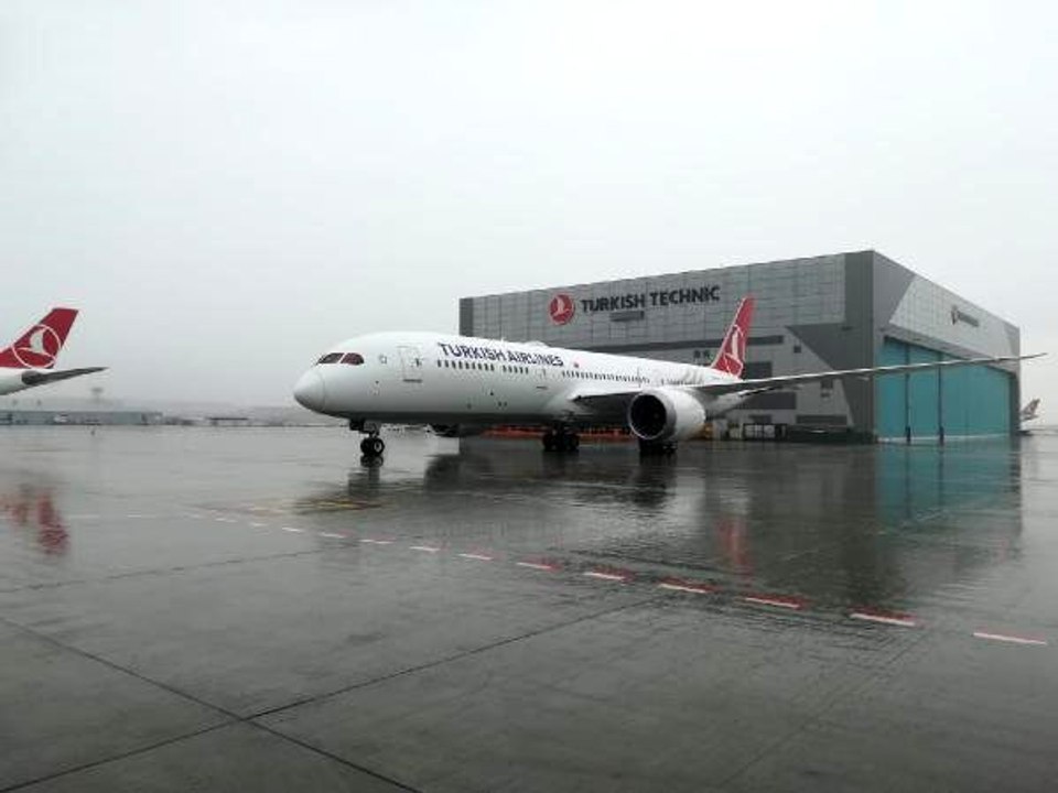 THY ikinci rüya uçağını da teslim aldı
