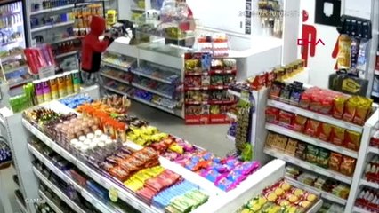 ETEKLİ SOYGUNCULAR GÜVENLİK KAMERASINDA