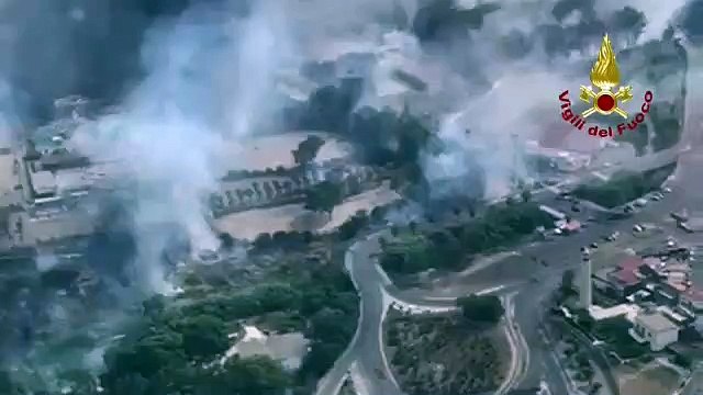 Catania - Incendio alla la Playa due lidi distrutti dal fuoco(10.07.19)