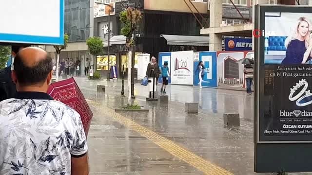 Karabük'te yağış sonrası yollar göle döndü