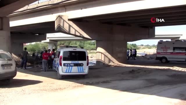 Serinlemek için girdiği derede boğuldu