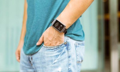 ساعة يد تتحوّل إلى مكيّف متنقل!