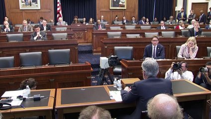 Powell dice que seguirá liderando la Fed aunque Trump quiera cesarlo