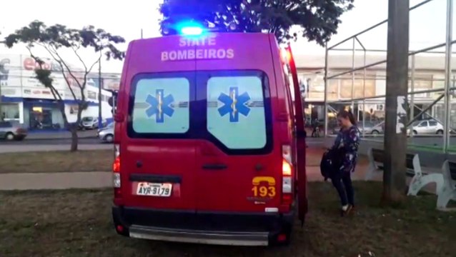 Homem fere a cabeça ao sofrer queda de bicicleta na Avenida Tancredo Neves
