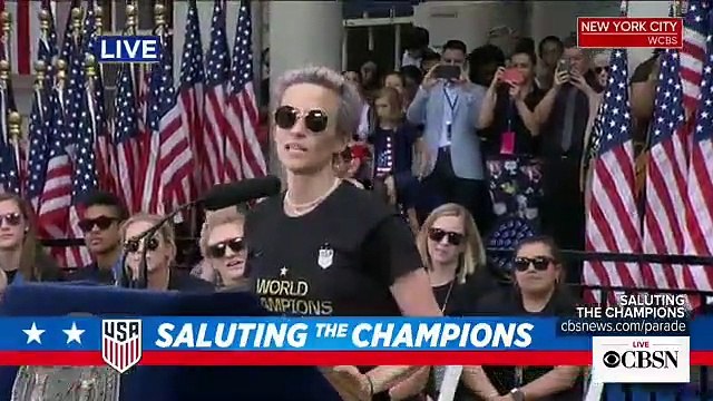 Coupe du Monde de foot féminin: New York fait un triomphe à son équipe de retour de France avec la Coupe... et avec un discours anti-trump