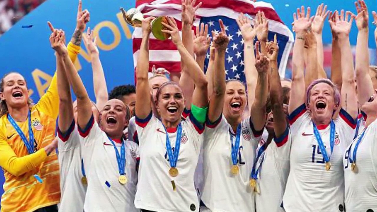 The U.S. women's soccer team led crowds through "Equal Pay!" chants during their parade, and we stan