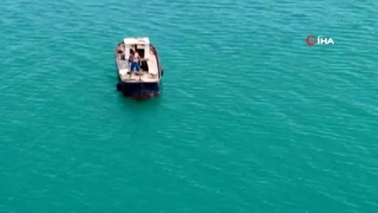 Trabzon'da denizin ortasında mahsur kalanları böyle kurtarmışlar