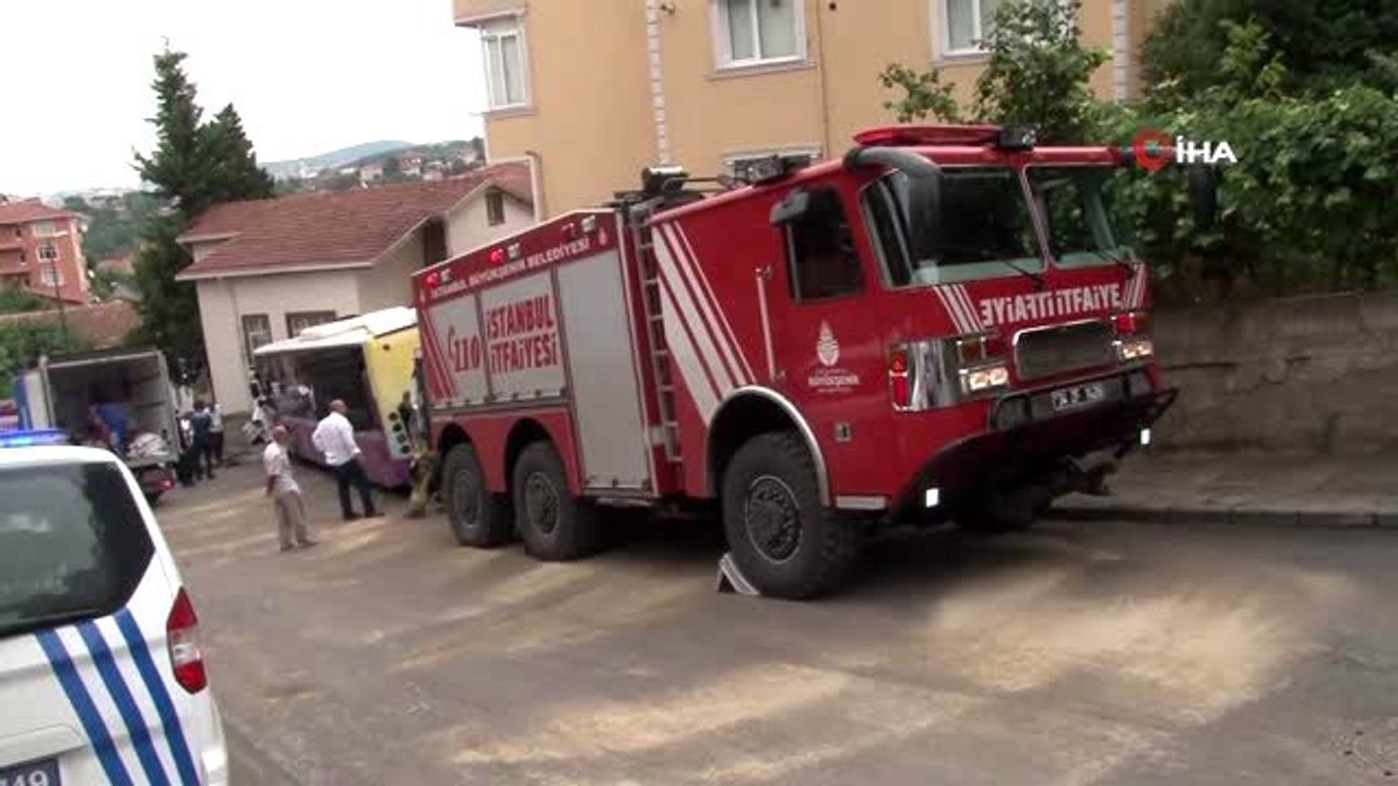 Üsküdar'da belediye otobüsü minibüse çarptı