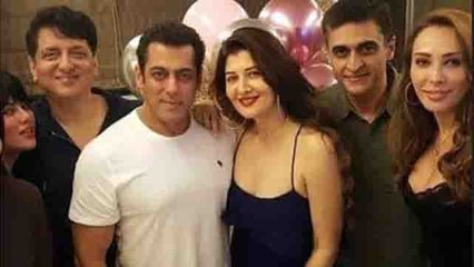 Download Video: Salman Khan celebrates Ex girlfriend Sangeeta Bijlani's birthday with Iulia Vantur | FilmiBeat