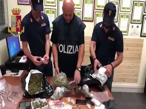 Napoli Arrestato a Scampia spacciatore di droga, sequestrati oltre 3 kg di stupefacenti 11 07 19